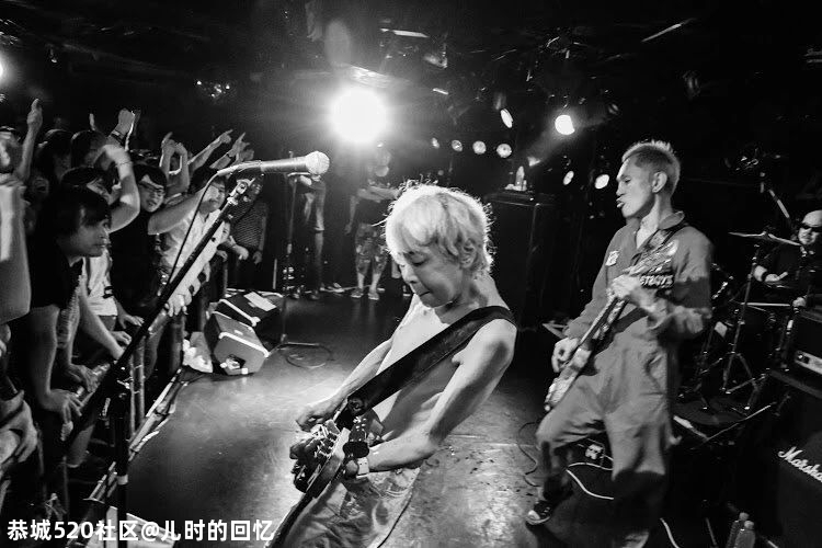 被割断舌头后，他请来3000人在自己的“葬礼”上蹦迪：这一生，就是痛快！452 / 作者:儿时的回忆 / 帖子ID:281382