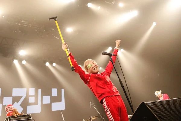 被割断舌头后，他请来3000人在自己的“葬礼”上蹦迪：这一生，就是痛快！180 / 作者:儿时的回忆 / 帖子ID:281382