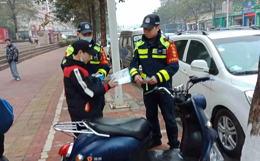 动真格 | 桂林交警一天查处学生27人次，这种行为抓一次就记过！429 / 作者:论坛小编01 / 帖子ID:281818