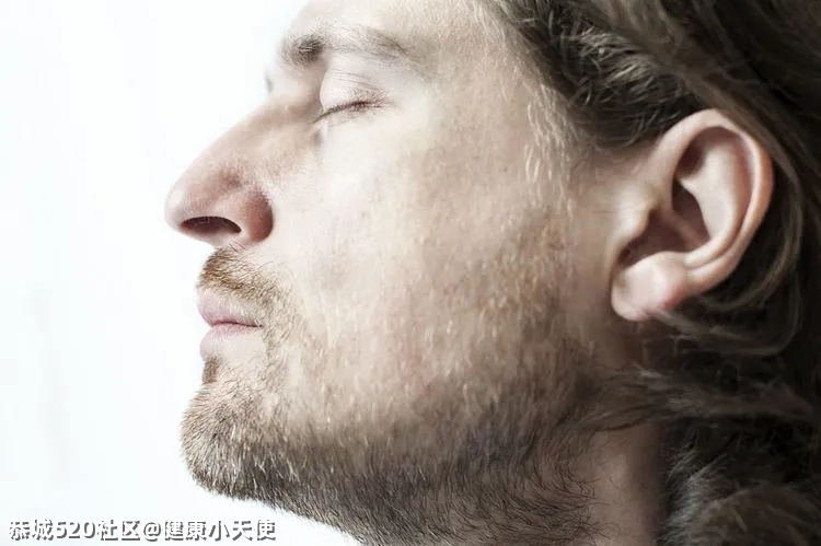 尴尬！鼻毛长到鼻孔外了该怎么处理？正确的处理方法是......100 / 作者:健康小天使 / 帖子ID:283557