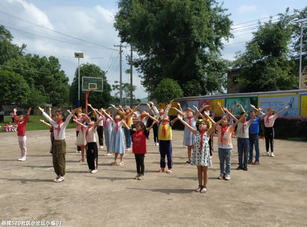 殷志源音乐教室走进恭城八岩小学573 / 作者:论坛小编01 / 帖子ID:285102