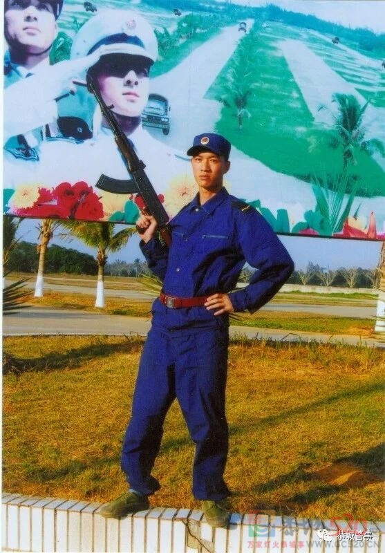 曾经的军人，如今的警察 | 八一建军节，听他们说……525 / 作者:论坛小编01 / 帖子ID:287614