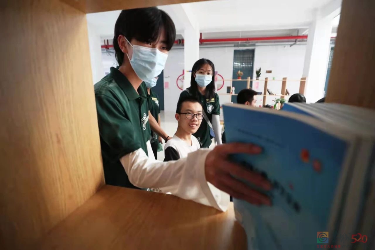 一路艰辛又一路温暖，这个轮椅上的恭城男孩上大学了483 / 作者:论坛小编02 / 帖子ID:288838