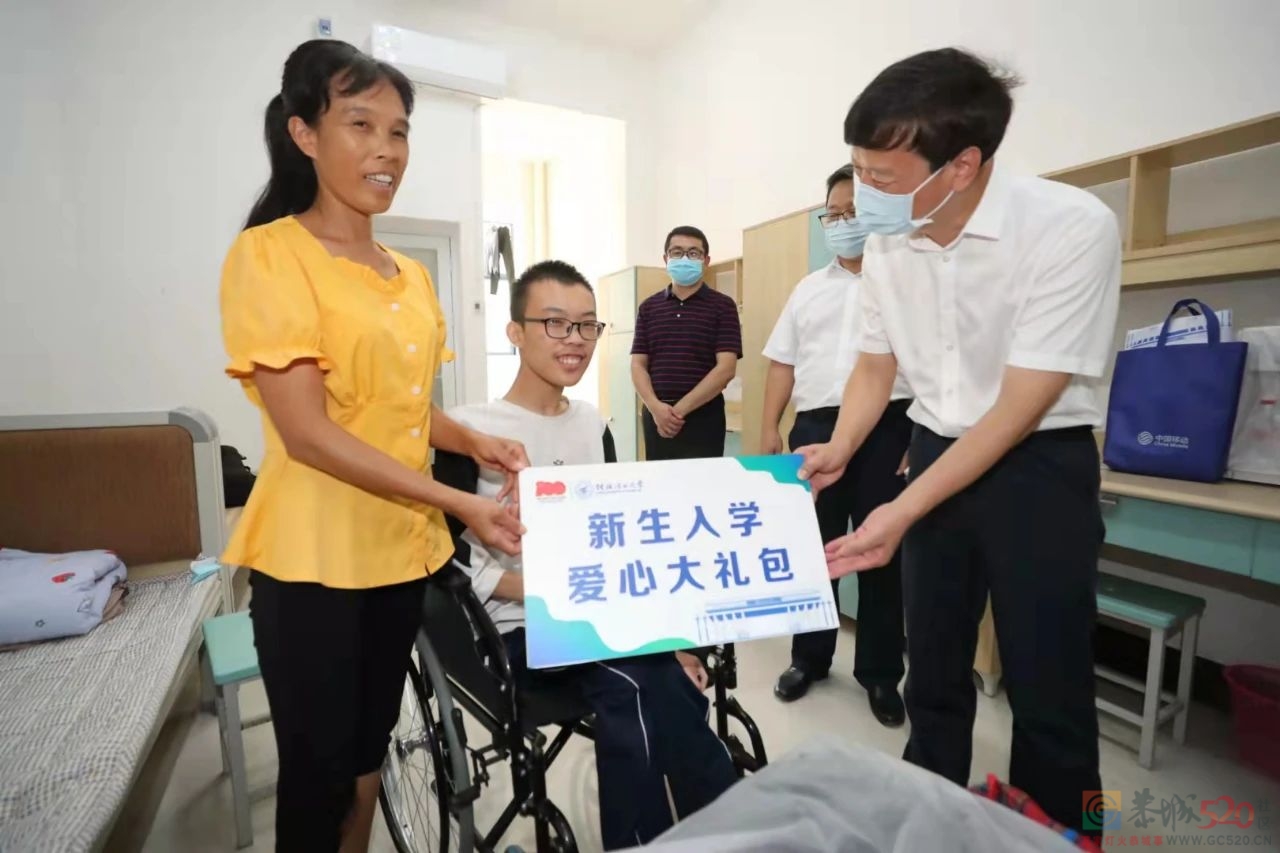一路艰辛又一路温暖，这个轮椅上的恭城男孩上大学了997 / 作者:论坛小编02 / 帖子ID:288838
