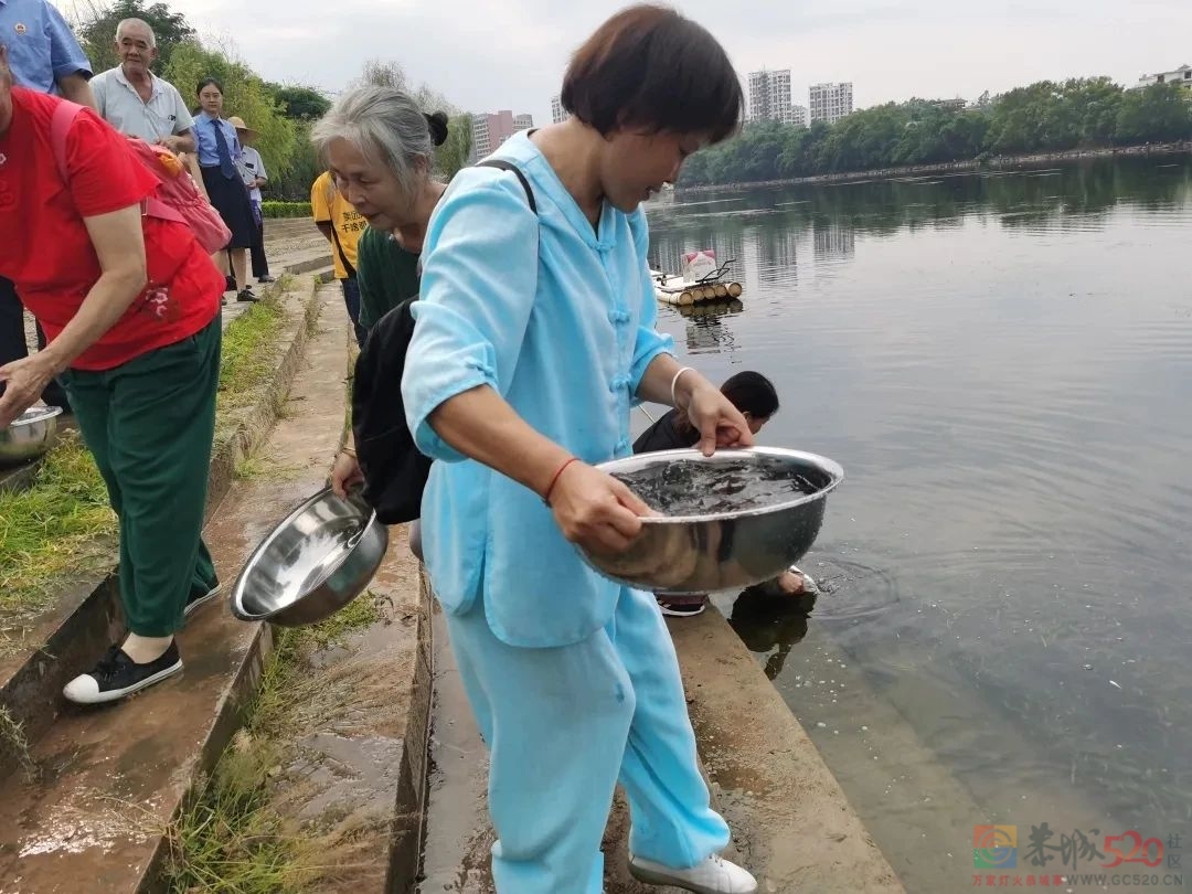 我县开展生态补偿修复水生生物增殖放流活动707 / 作者:论坛小编01 / 帖子ID:288923
