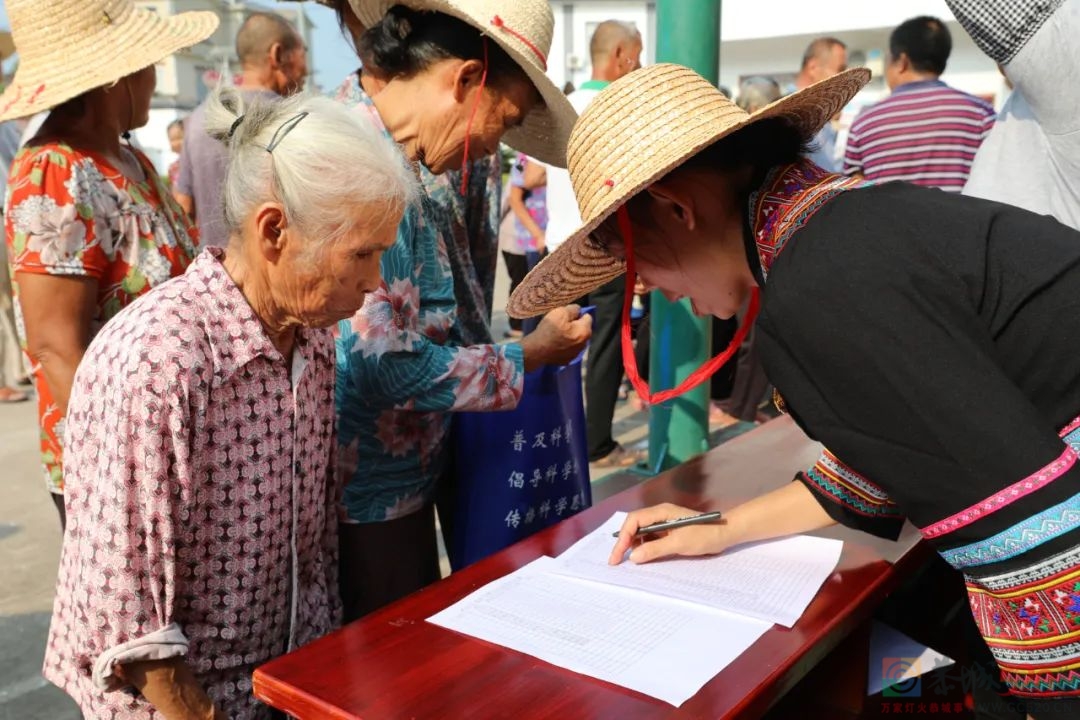 山河无恙 如花绽放 我县各界举行庆国庆系列活动487 / 作者:论坛小编01 / 帖子ID:289389