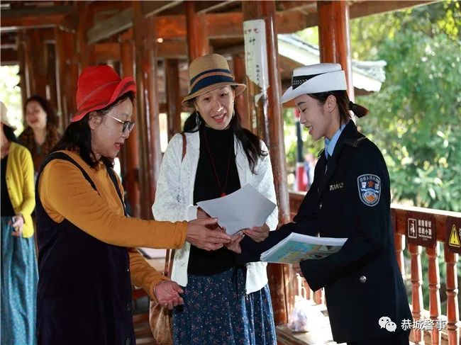 美丽乡村行｜交通安全宣传进果园，交警助农“柿”丰收711 / 作者:论坛小编01 / 帖子ID:290073