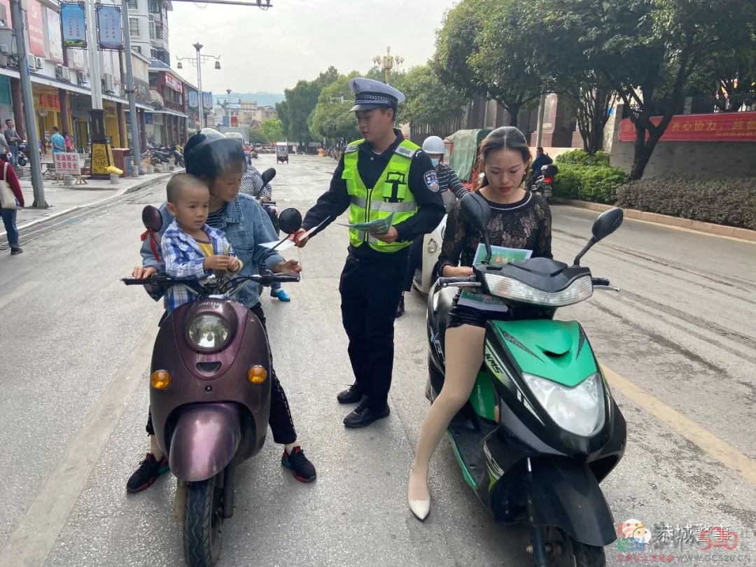 文明斑马线 礼让有温度798 / 作者:论坛小编01 / 帖子ID:290094