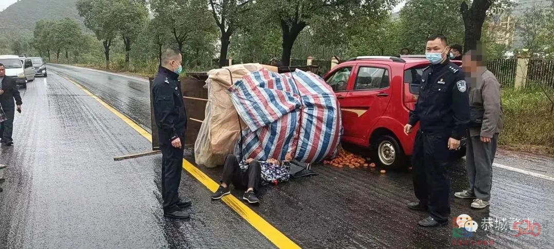 办案途中遇交通事故，民警及时援手救助717 / 作者:论坛小编01 / 帖子ID:290250
