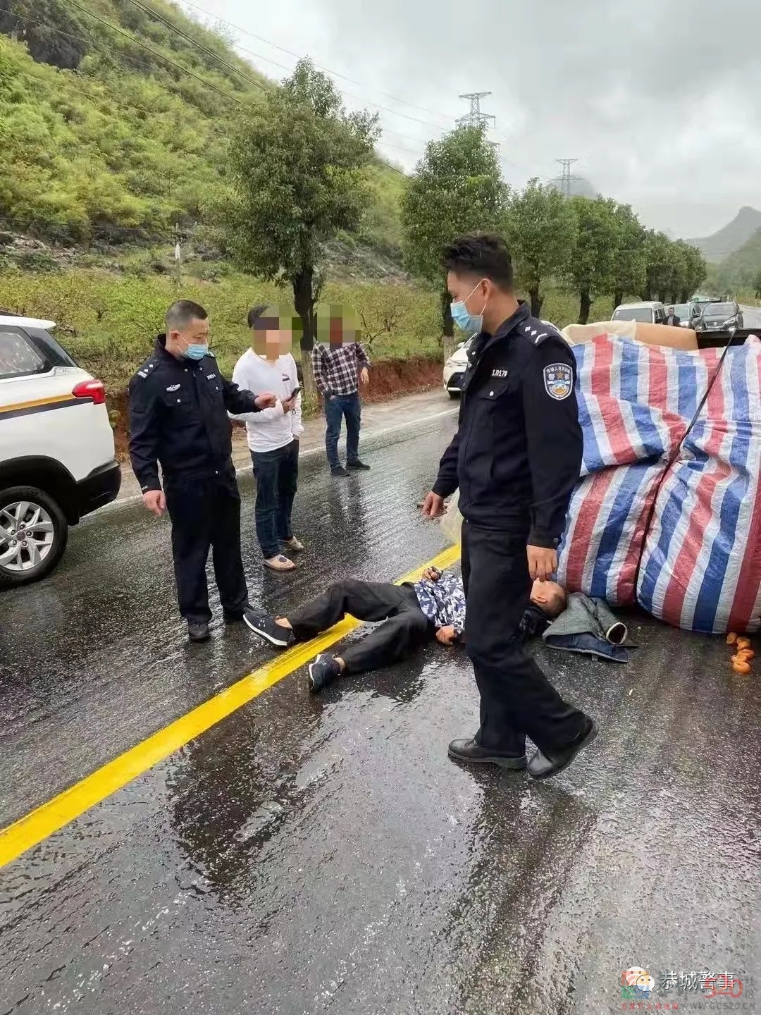 办案途中遇交通事故，民警及时援手救助521 / 作者:论坛小编01 / 帖子ID:290250