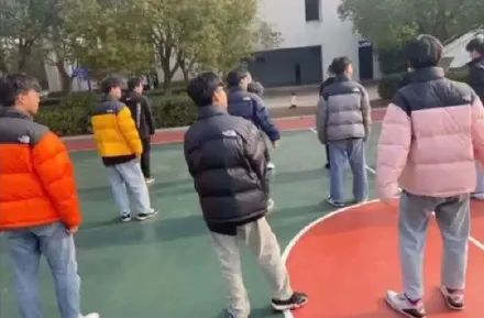 “每月只花400元”的清华贫困生，我佩服他的坦荡693 / 作者:儿时的回忆 / 帖子ID:290458