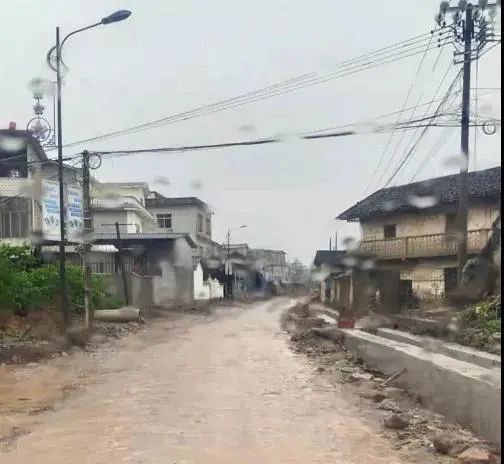 厉害了！恭城这条曾经的破村道变沥青路了，你经常路过么？652 / 作者:论坛小编01 / 帖子ID:290476