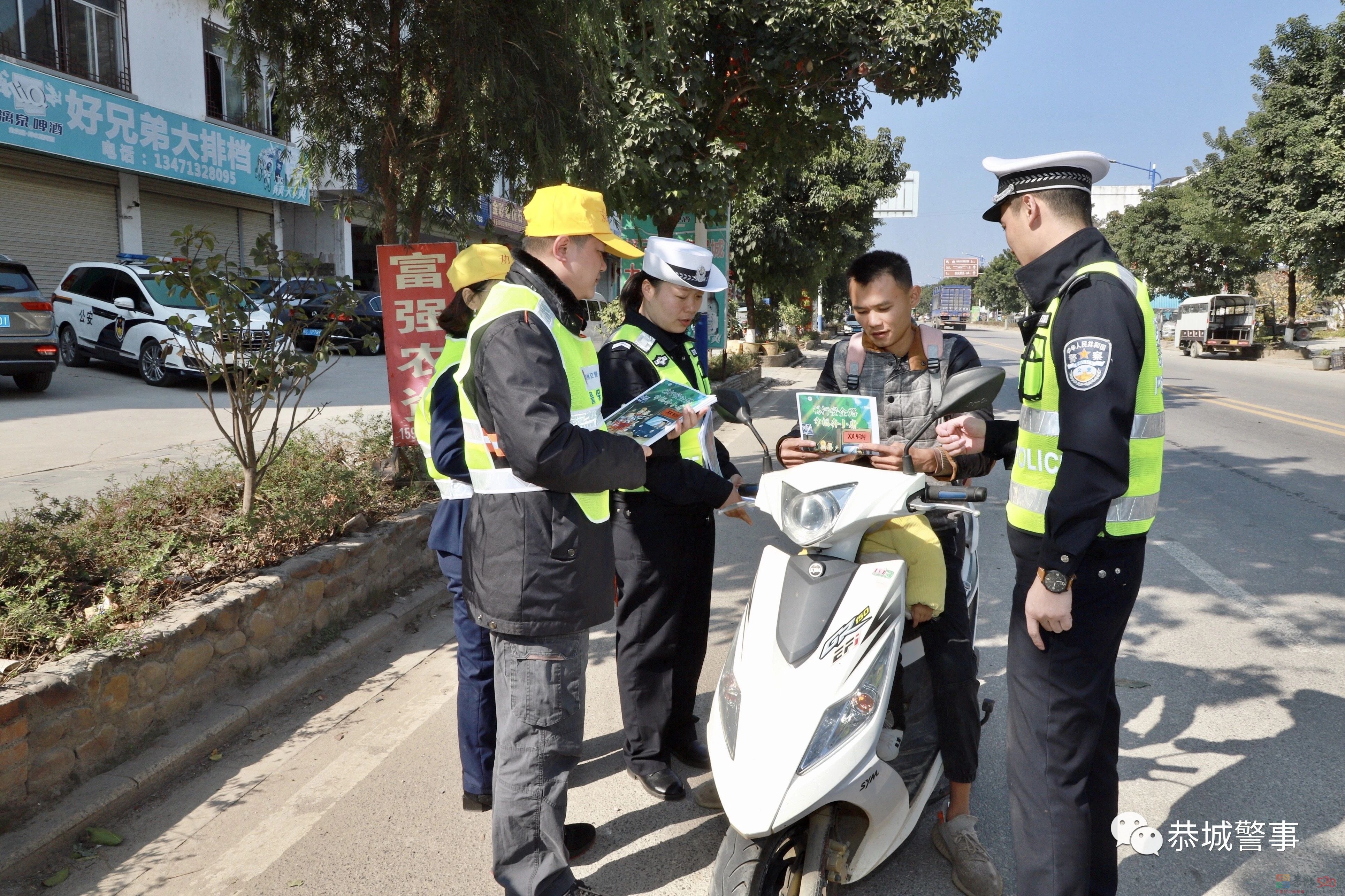 “警保联动”共建交通安全劝导站，架起便民服务桥724 / 作者:论坛小编01 / 帖子ID:290916