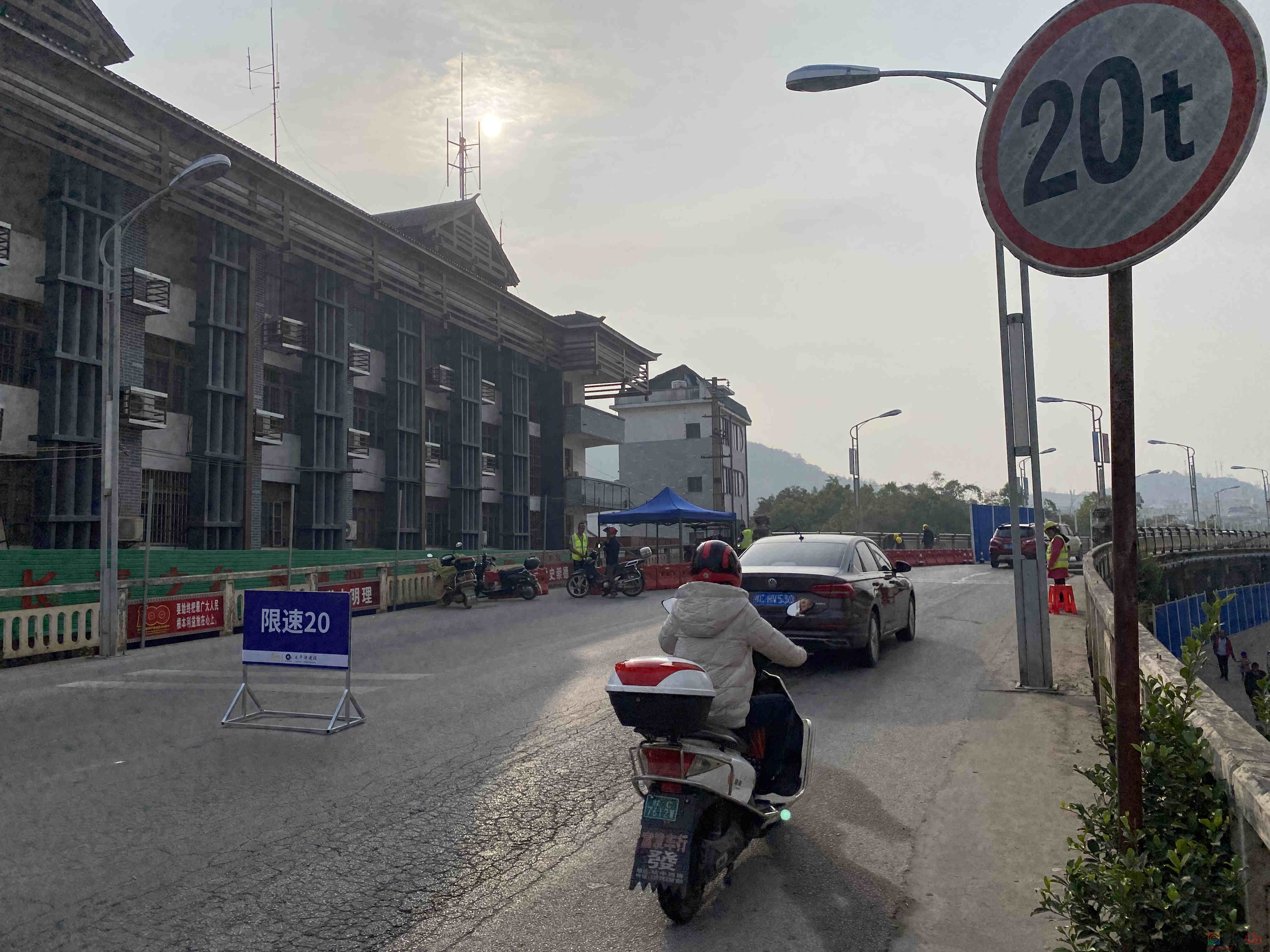 今天燕岩桥开始维修，实行单行道，有点堵哦，大家尽量绕道吧！890 / 作者:公路美学 / 帖子ID:291275