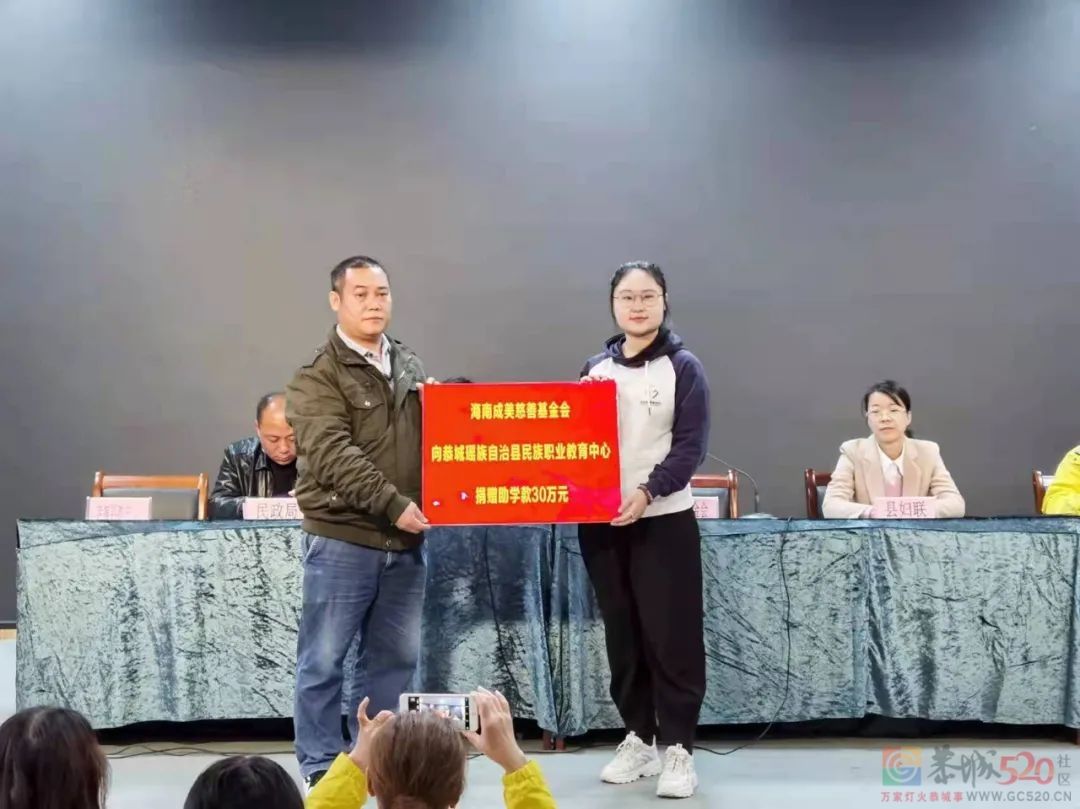 恭城民族职业教育中心2021年“情暖少数民族女孩”项目启动暨开班仪式342 / 作者:论坛小编01 / 帖子ID:291406
