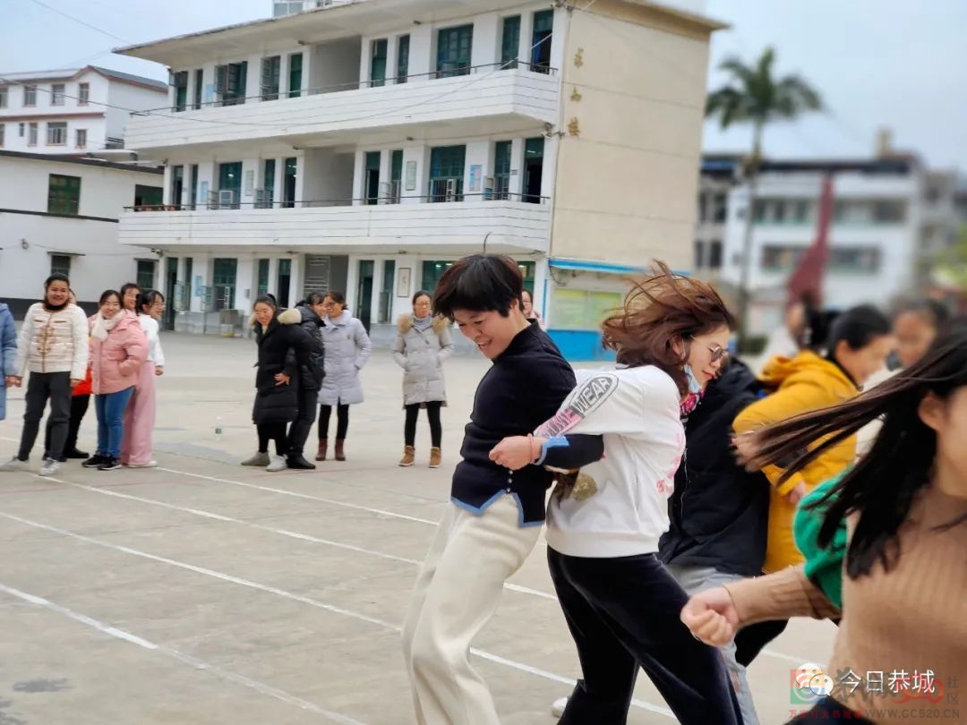 游园暖寒冬 行动促双减：西岭镇中心小学开展迎元旦活动297 / 作者:论坛小编01 / 帖子ID:291706