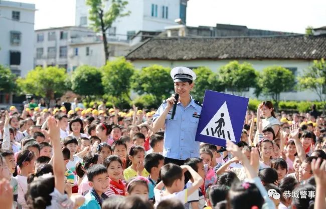 喜报！荣立个人二等功，他载誉而归！723 / 作者:论坛小编01 / 帖子ID:292002