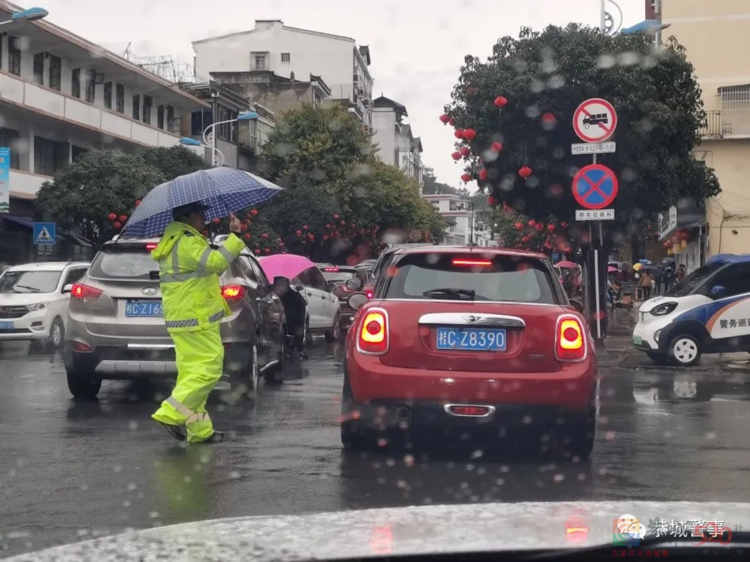 护航开学季 | 开学啦！ 警察蜀黍也来“报到”啦525 / 作者:论坛小编01 / 帖子ID:293054