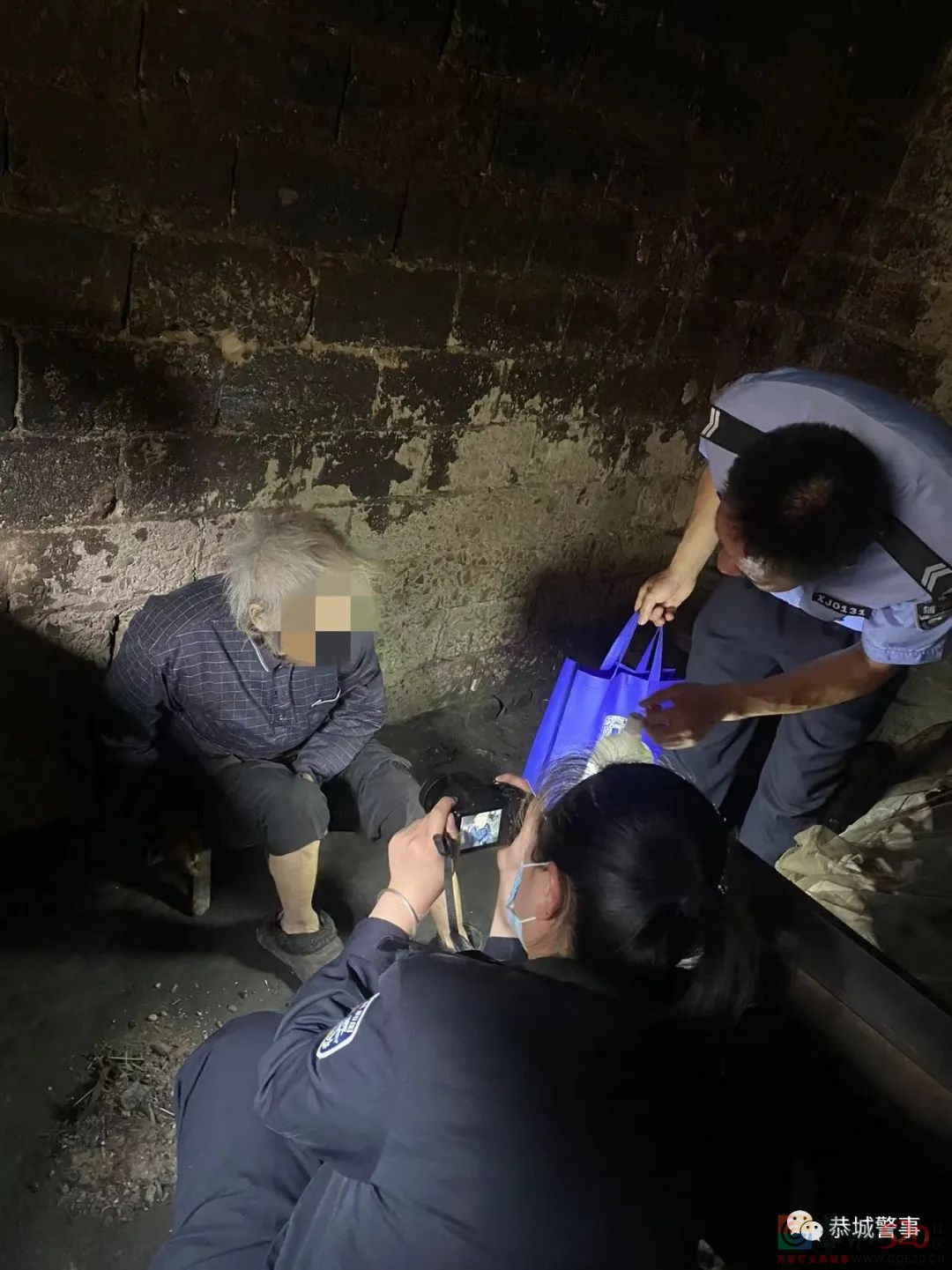 独居老人丢失身份证，恭城警方上门“解难题”95 / 作者:论坛小编01 / 帖子ID:294441