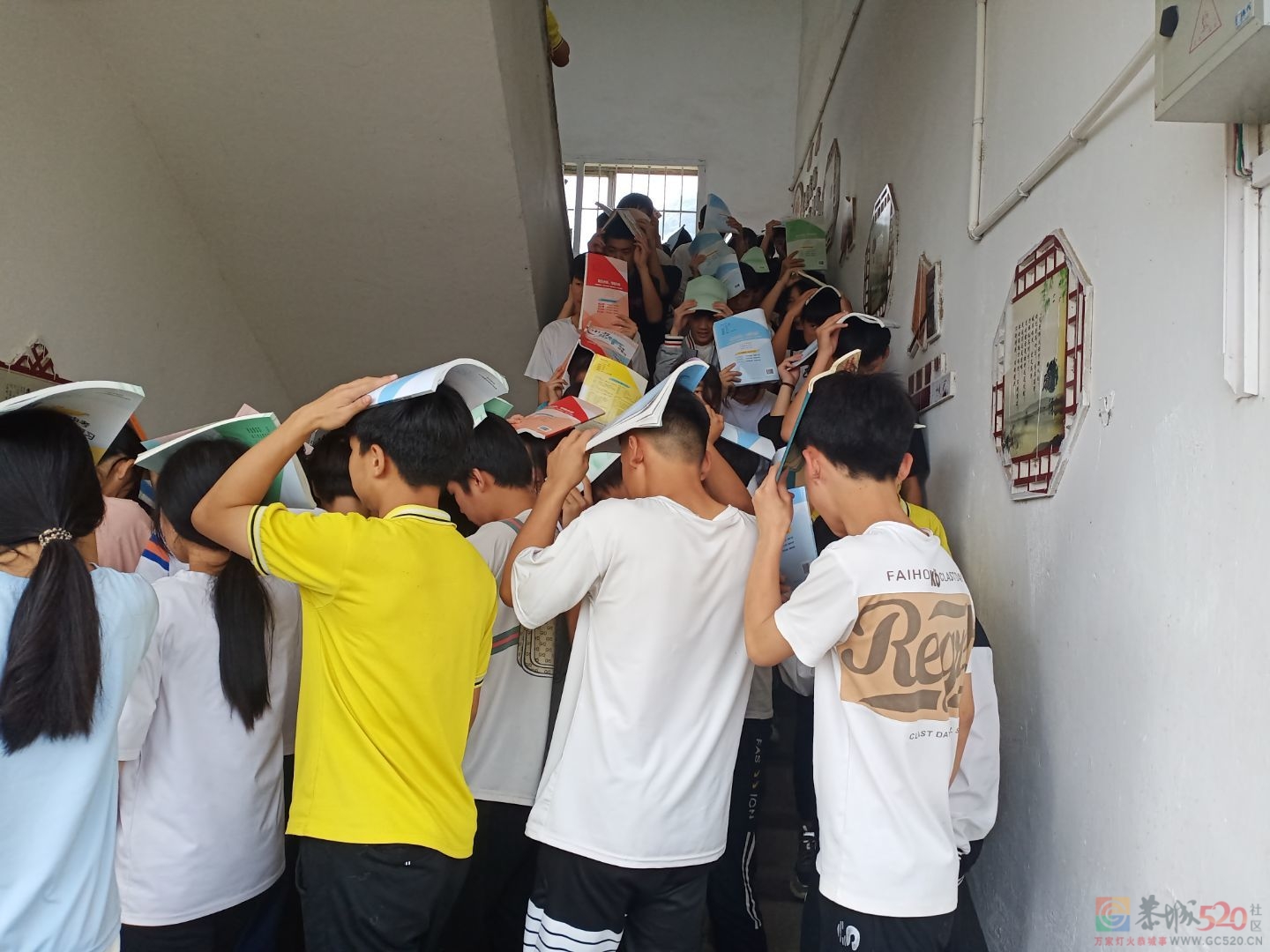 提高安全意识 共建和谐校园——东寨初级中学开展应急疏散演练762 / 作者:论坛小编01 / 帖子ID:294853