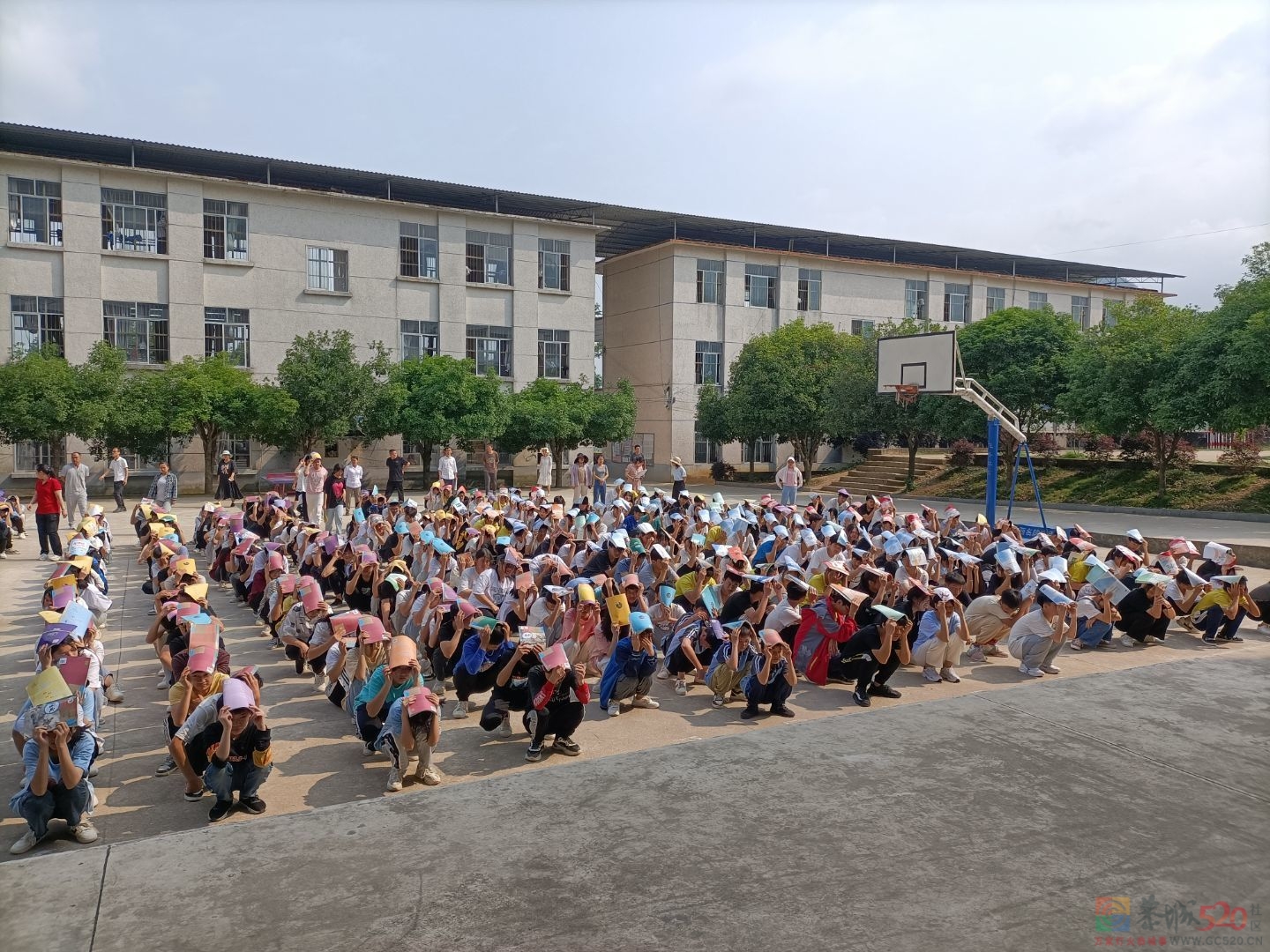 提高安全意识 共建和谐校园——东寨初级中学开展应急疏散演练23 / 作者:论坛小编01 / 帖子ID:294853