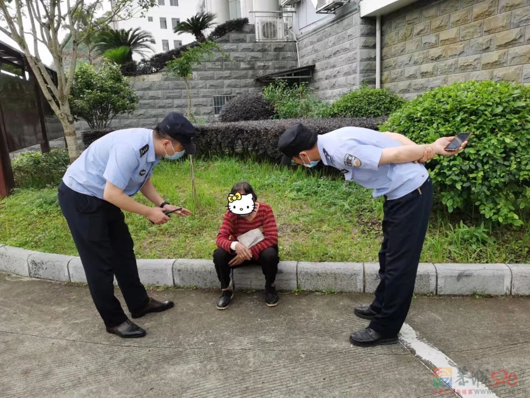 法官护送老人回家 点亮服务暖心灯308 / 作者:论坛小编01 / 帖子ID:294887
