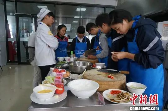 新规！今年9月起，每个中小学生都要学煮饭炖汤、修理家电、种菜养禽……166 / 作者:论坛小编01 / 帖子ID:295132