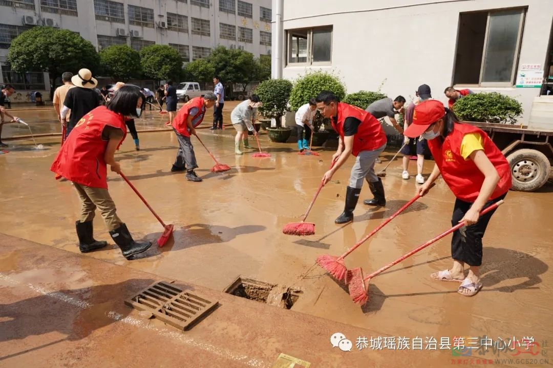 恭城瑶族自治县县城三小有序开展“6.22”洪水灾后重建140 / 作者:论坛小编01 / 帖子ID:296676