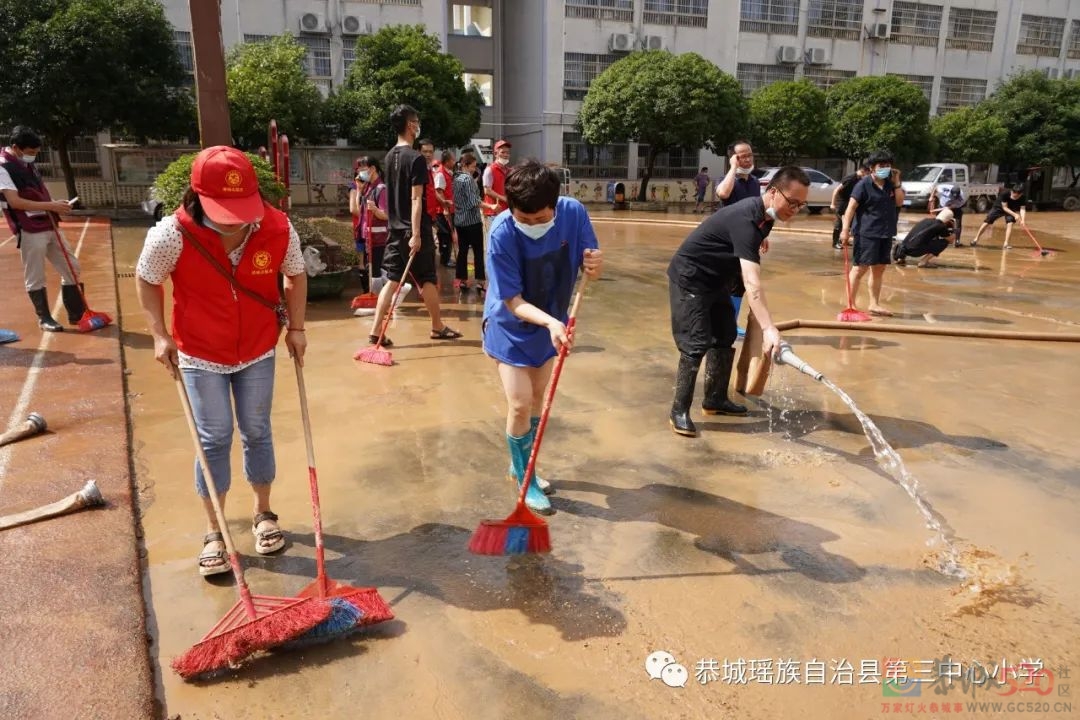 恭城瑶族自治县县城三小有序开展“6.22”洪水灾后重建493 / 作者:论坛小编01 / 帖子ID:296676