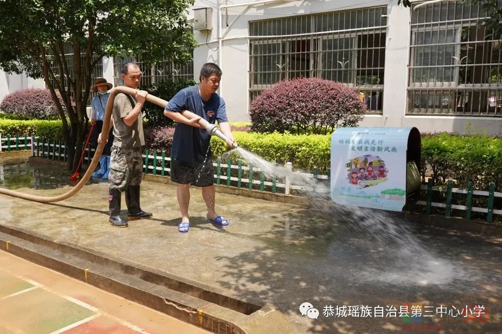 恭城瑶族自治县县城三小有序开展“6.22”洪水灾后重建655 / 作者:论坛小编01 / 帖子ID:296676