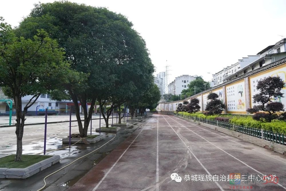 恭城瑶族自治县县城三小有序开展“6.22”洪水灾后重建116 / 作者:论坛小编01 / 帖子ID:296676