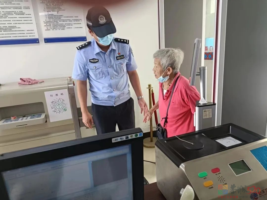 高龄老人行动不便 司法警察尽显柔情958 / 作者:论坛小编01 / 帖子ID:297188