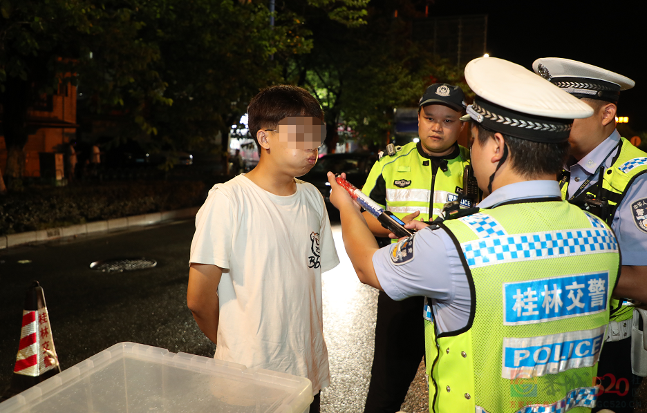 桂林交警严查电动自行车酒醉驾、超员载人…451 / 作者:论坛小编01 / 帖子ID:298399
