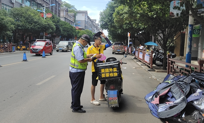 桂林交警严查电动自行车酒醉驾、超员载人…617 / 作者:论坛小编01 / 帖子ID:298399