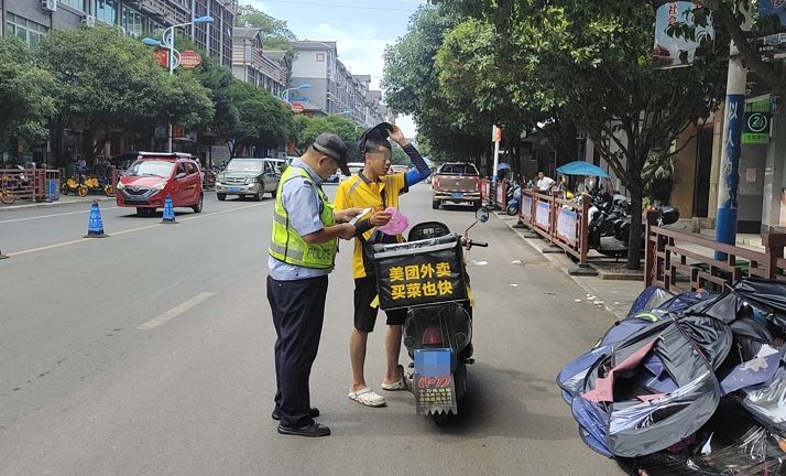 桂林交警严查电动自行车酒醉驾、超员载人…525 / 作者:论坛小编01 / 帖子ID:298399