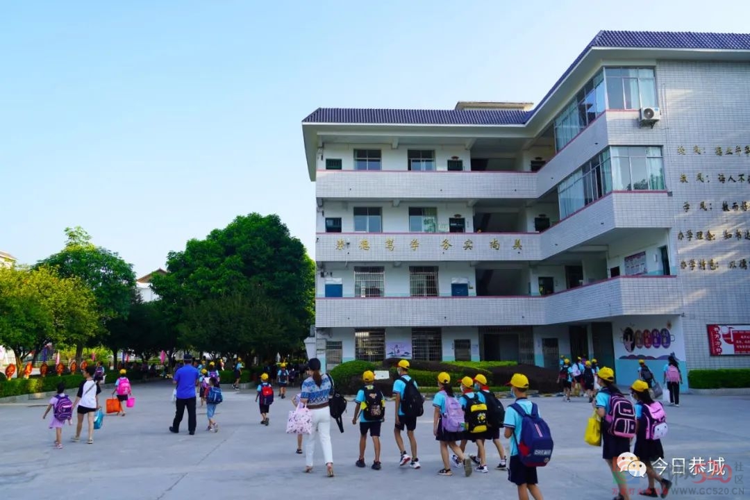 开学第一天！同学，你好！775 / 作者:论坛小编01 / 帖子ID:298928