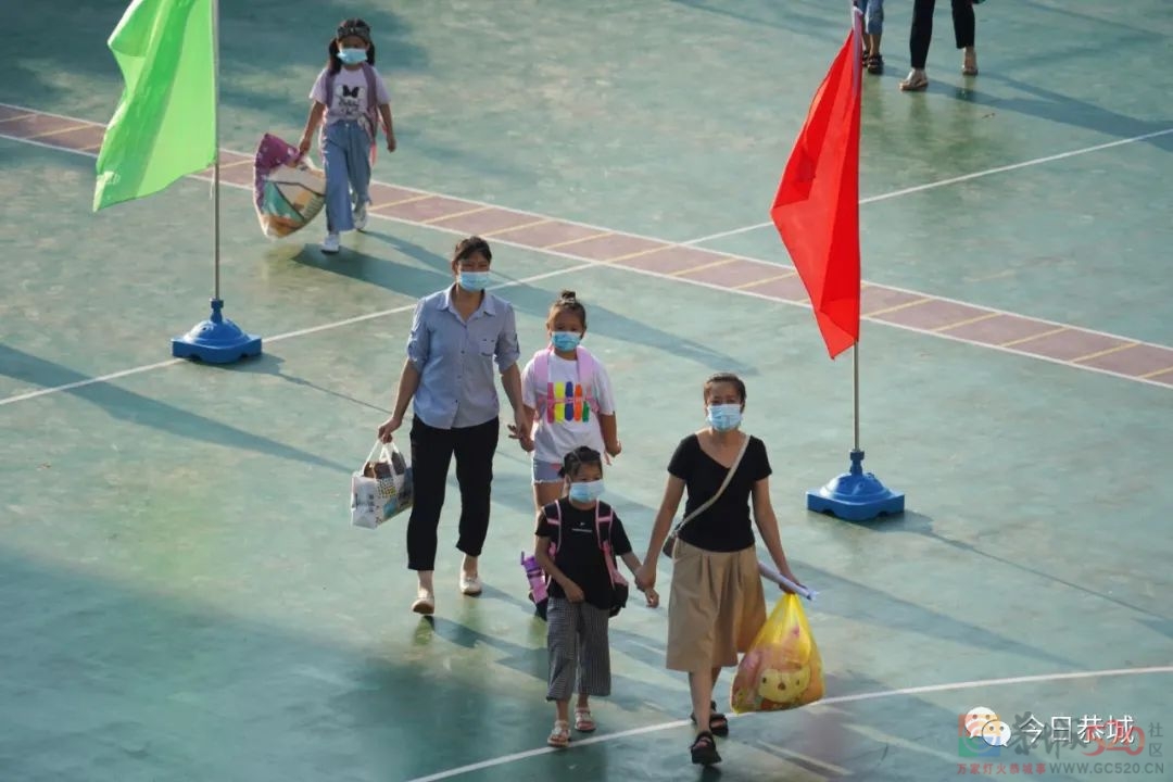 开学第一天！同学，你好！304 / 作者:论坛小编01 / 帖子ID:298928