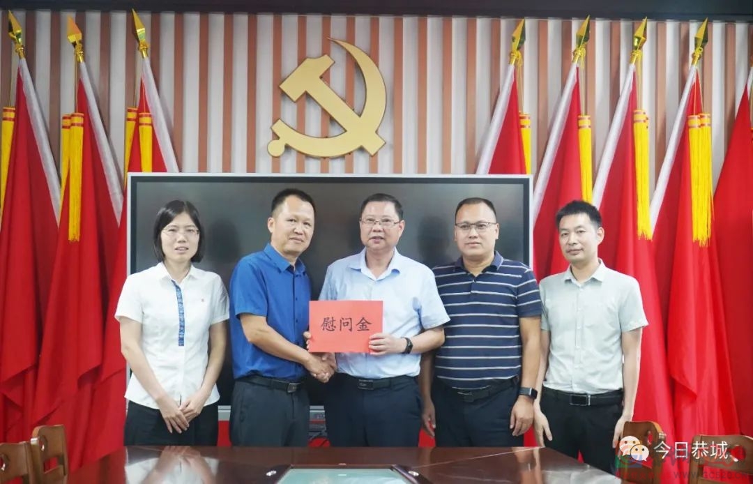 县委书记陈代昌到民族高级中学开展教师节慰问活动685 / 作者:论坛小编01 / 帖子ID:299196