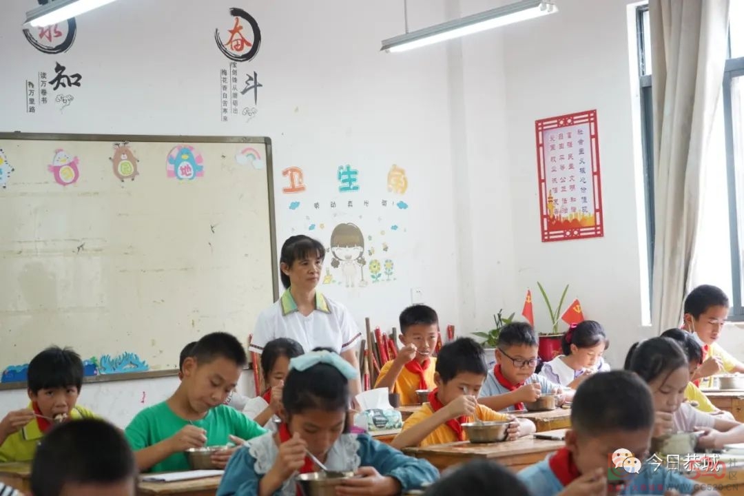 扎根乡村教育30余载 教师夫妻半生耕耘三尺讲台496 / 作者:论坛小编01 / 帖子ID:299286