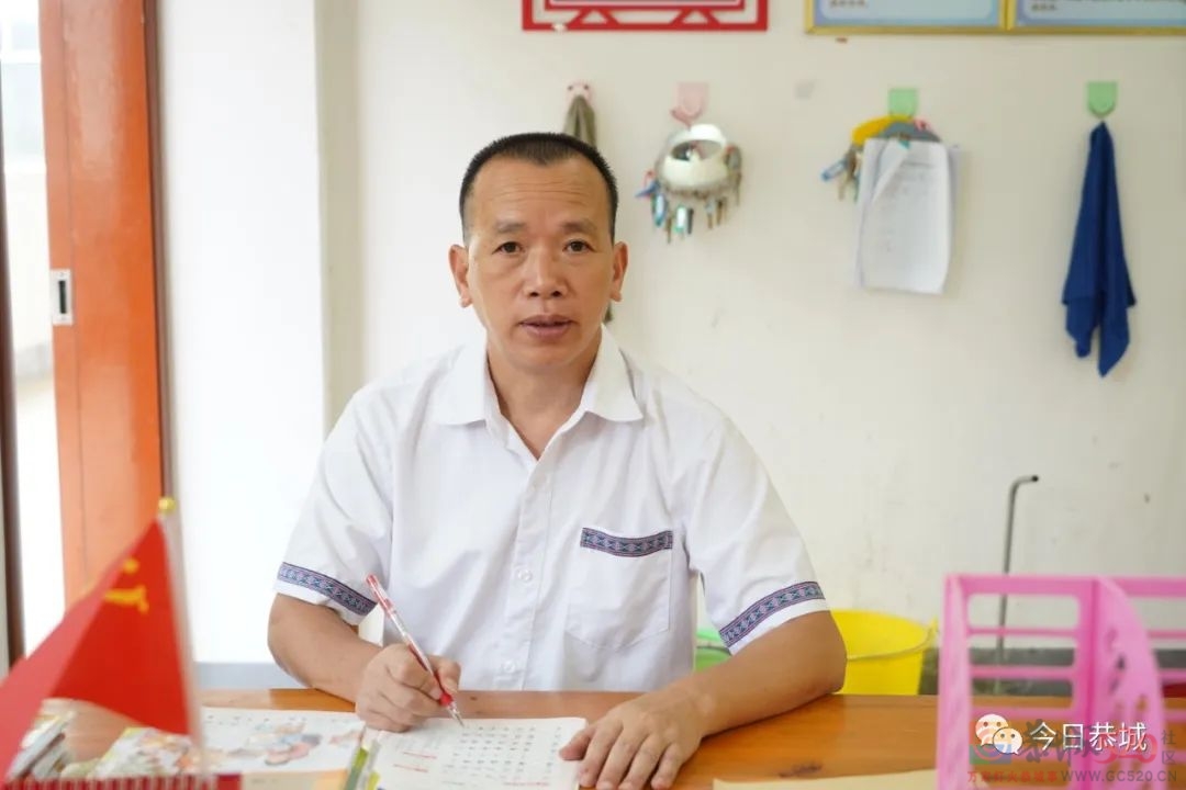 扎根乡村教育30余载 教师夫妻半生耕耘三尺讲台459 / 作者:论坛小编01 / 帖子ID:299286