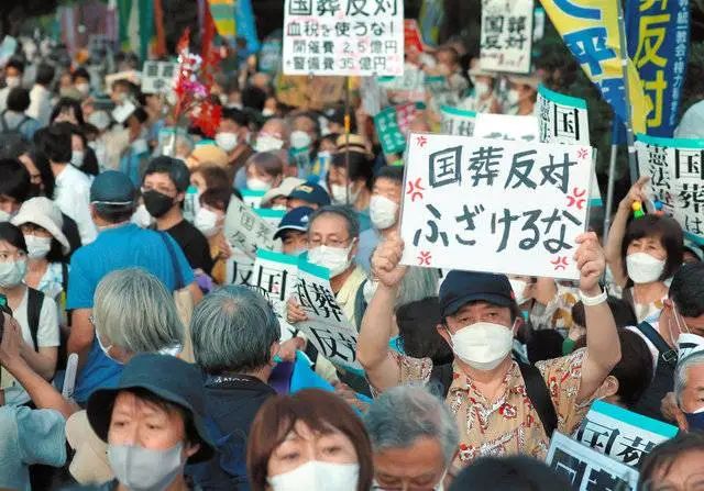 安倍vs女王：国葬不可怕，谁撞谁尴尬66 / 作者:儿时的回忆 / 帖子ID:299337