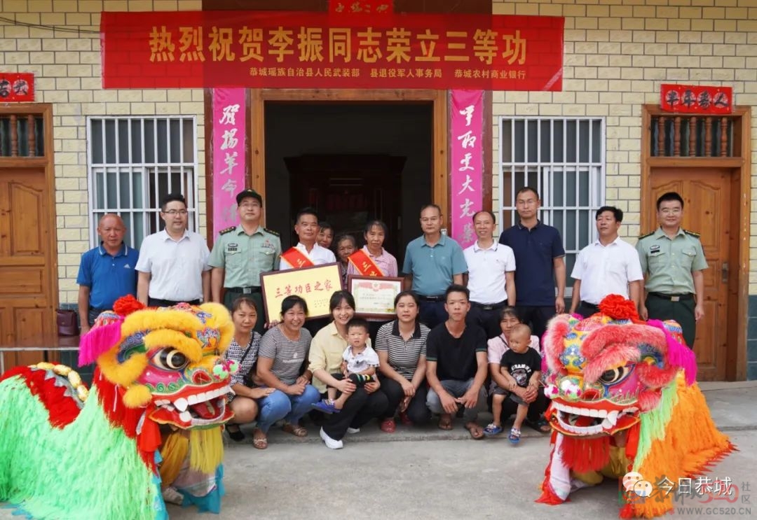 敲锣打鼓送喜报 拥军优属情谊浓739 / 作者:论坛小编01 / 帖子ID:299558