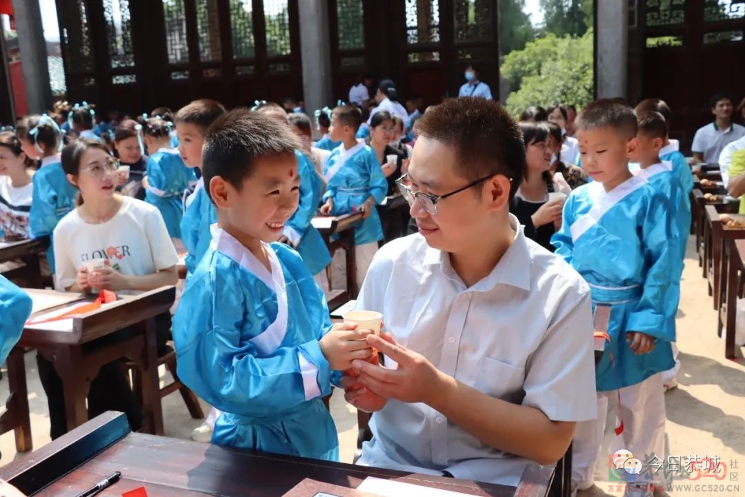 童心筑梦二十大  开笔启智向未来——2022年恭城县城一小一年级新生开笔典礼312 / 作者:论坛小编01 / 帖子ID:299727