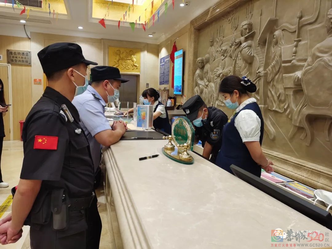 国庆我在岗丨最美“警”色，守护平安出行！491 / 作者:论坛小编01 / 帖子ID:299958