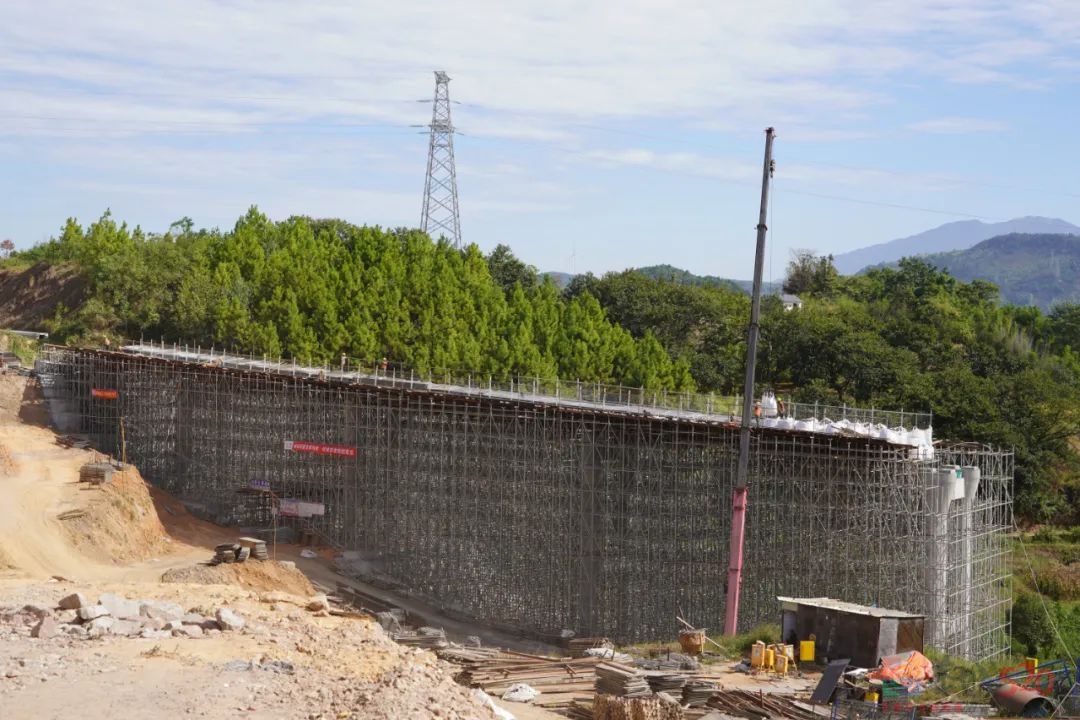 灌平高速恭城段建设如火如荼391 / 作者:论坛小编01 / 帖子ID:300299