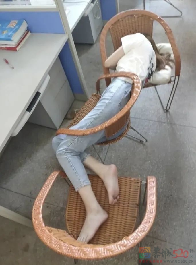 工 位 没 床，公 司 要 黄621 / 作者:儿时的回忆 / 帖子ID:301066