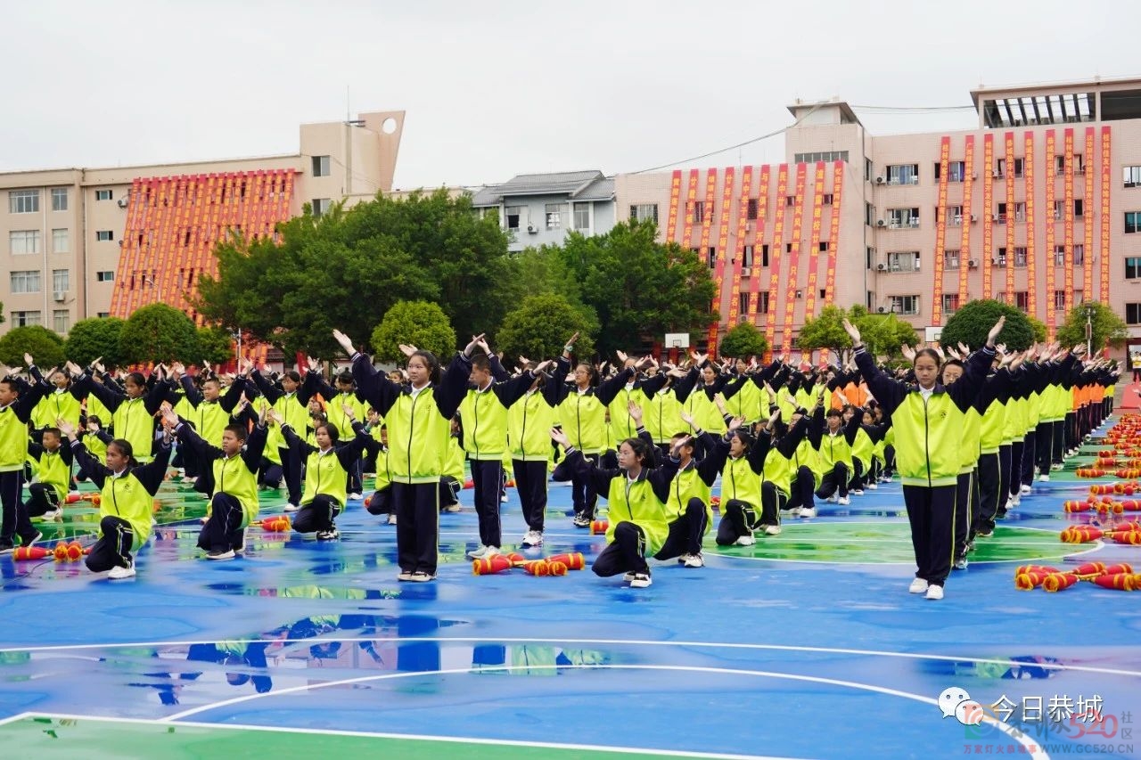 恭城瑶族自治县民族中学举行建校20周年庆祝大会518 / 作者:论坛小编01 / 帖子ID:301679