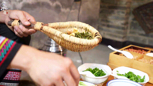 瑶乡油茶芳声远 酽香入味“爽神汤”810 / 作者:论坛小编01 / 帖子ID:302050