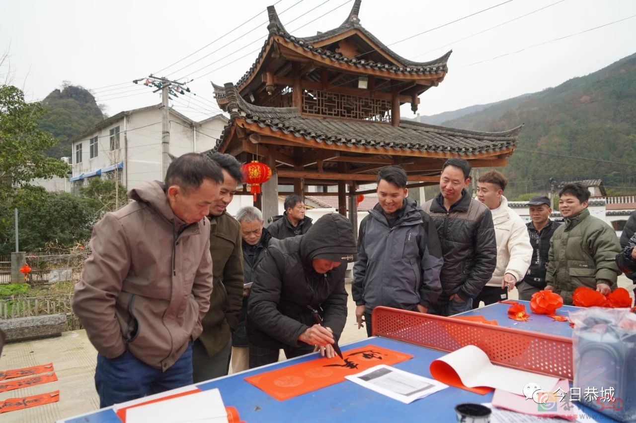 迎新春送春联 浓墨香暖新年 我们的中国梦——文化进万家308 / 作者:论坛小编01 / 帖子ID:303436