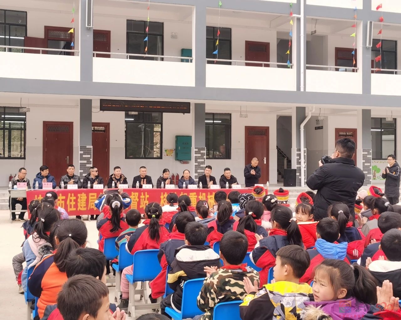 莲花镇五冲瑶民族小学举行揭牌仪式818 / 作者:论坛小编01 / 帖子ID:304301